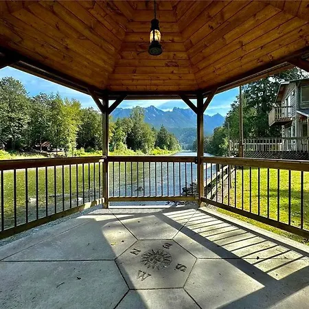Riverfront Retreat Hot Tub Sauna Yard Gazebo And Views Gold Bar Exterior photo