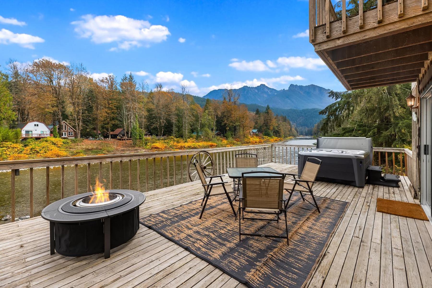 Riverfront Retreat Hot Tub Sauna Yard Gazebo And Views Gold Bar
