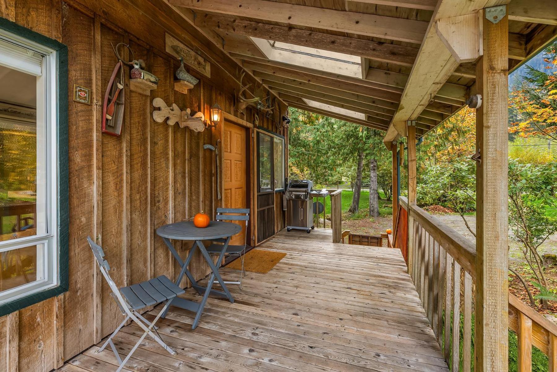Riverfront Retreat Hot Tub Sauna Yard Gazebo And Views Casa de Férias Gold Bar
